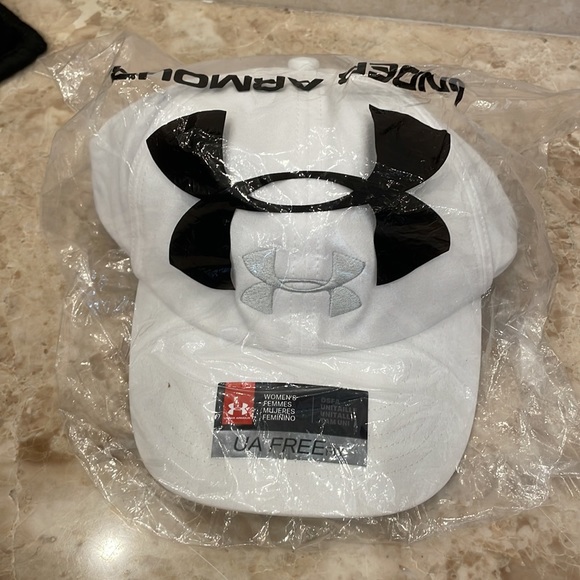 Under Armour Women’s OSFM Microthread Renegade Cap - White - Picture 2 of 8